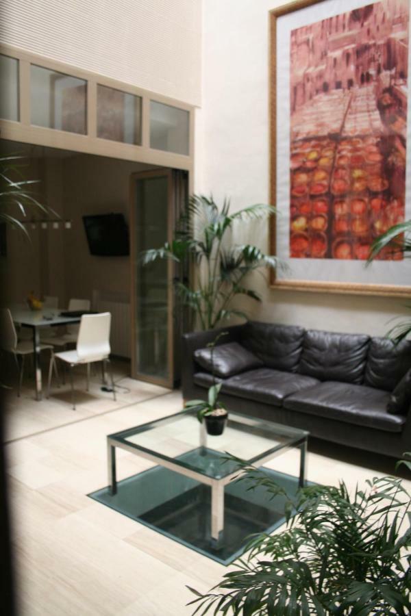 Guest House Europa 12 Севилья Экстерьер фото