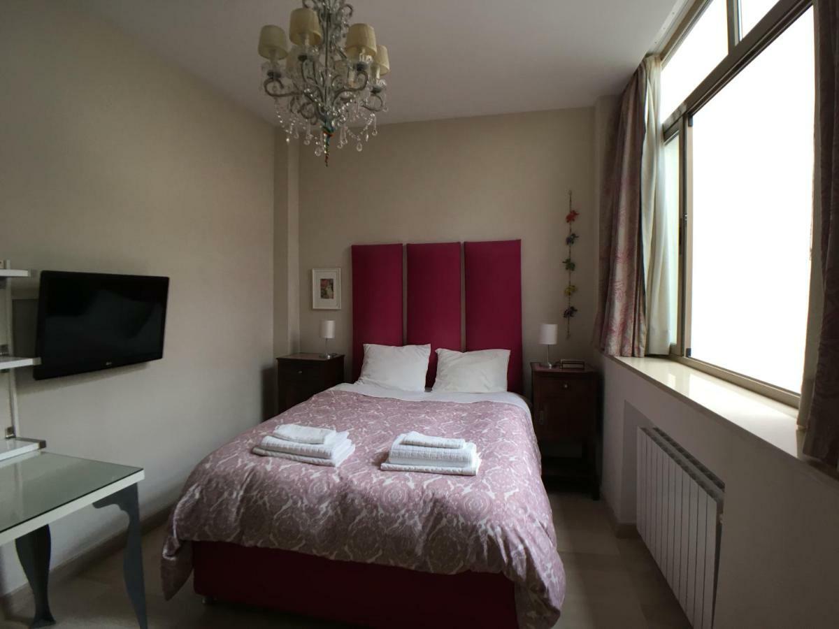 Guest House Europa 12 Севилья Экстерьер фото