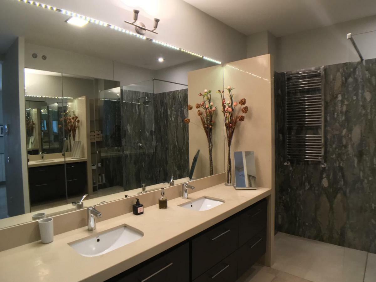 Guest House Europa 12 Севилья Экстерьер фото