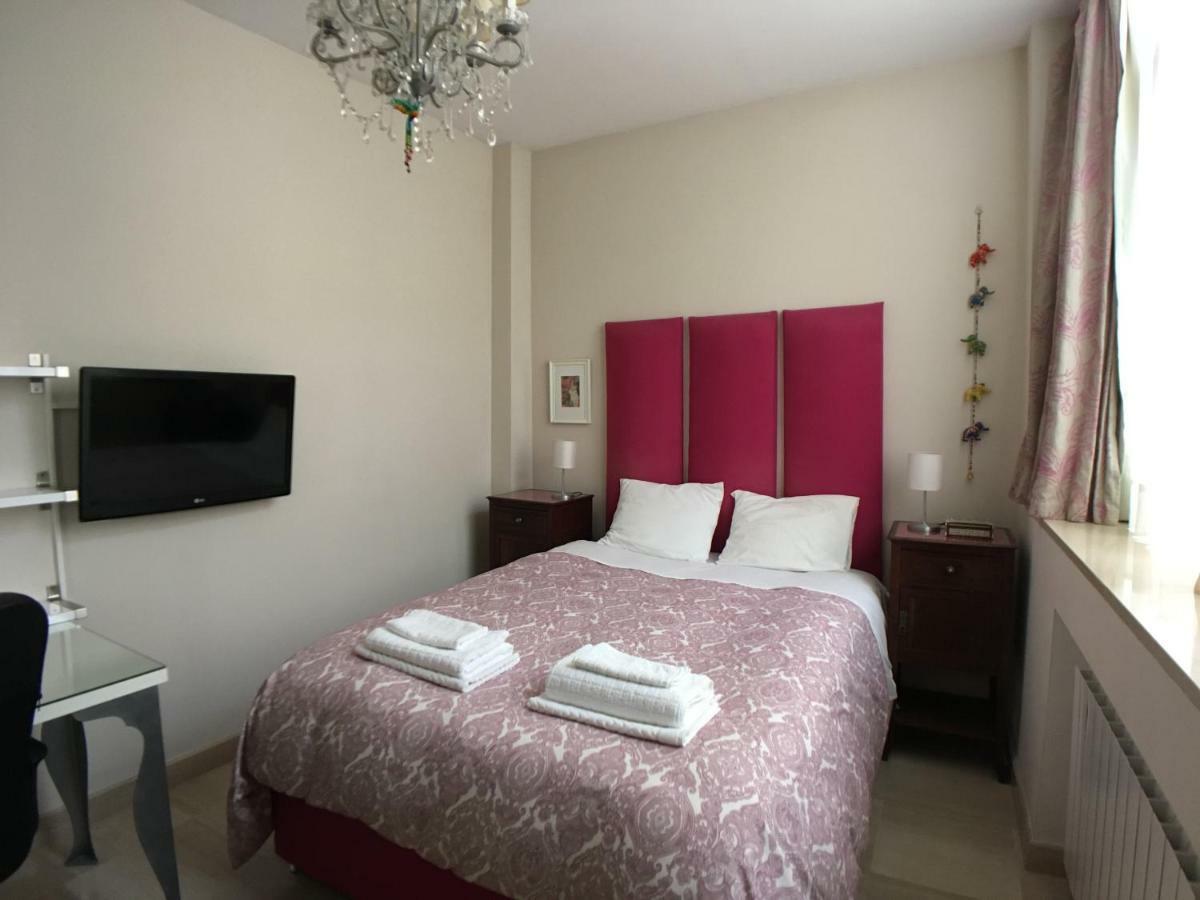 Guest House Europa 12 Севилья Экстерьер фото